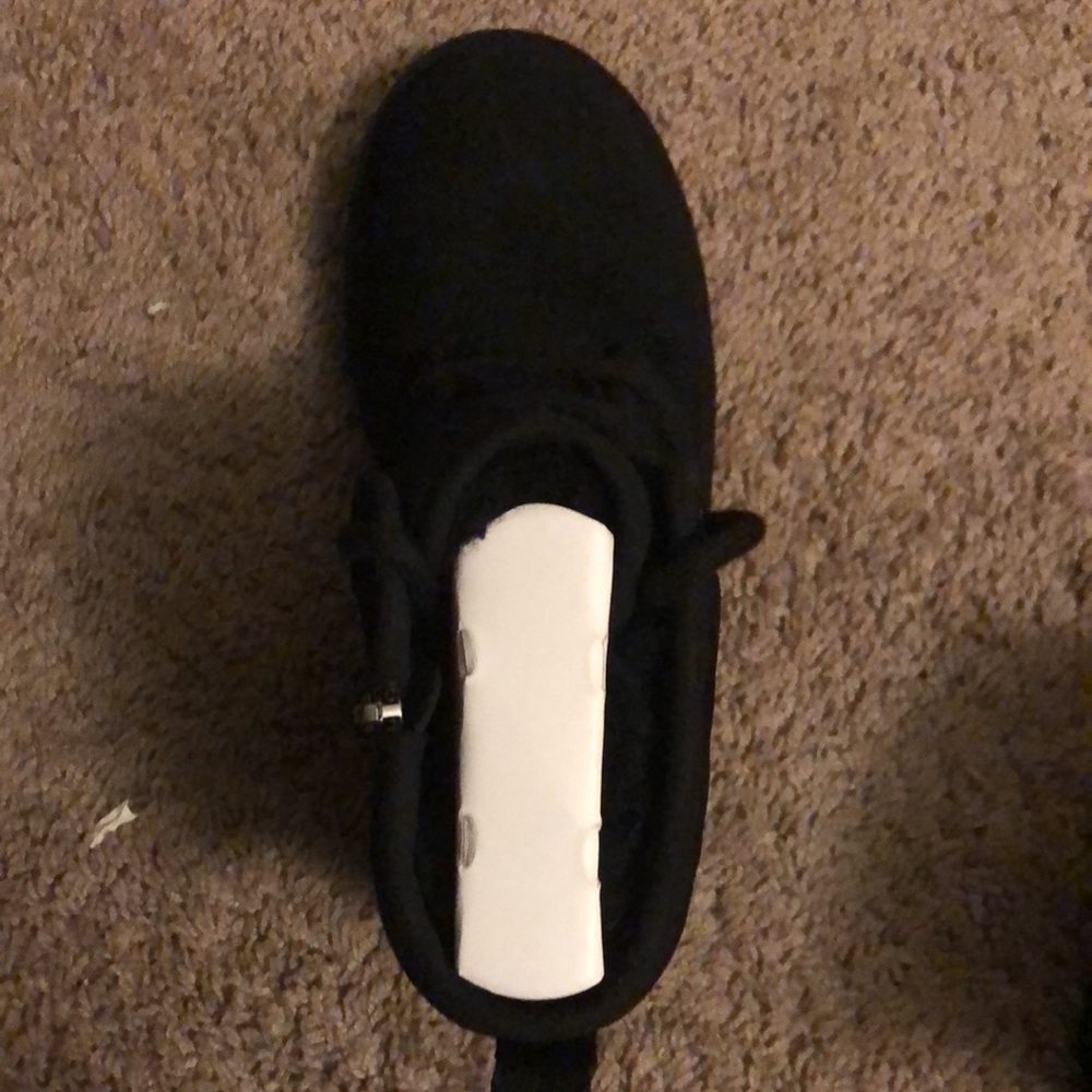 UGGS - Picture 3 of 8